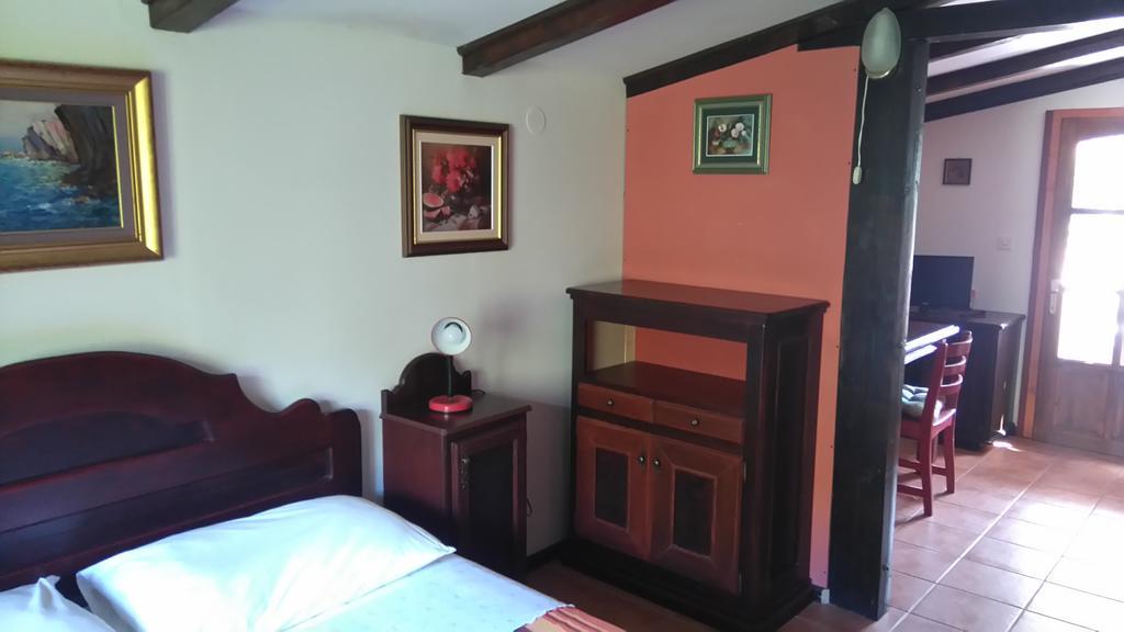 Apartments Picasso Komiža Chambre photo