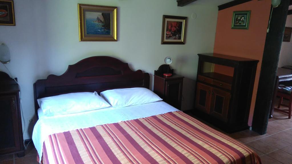 Apartments Picasso Komiža Chambre photo