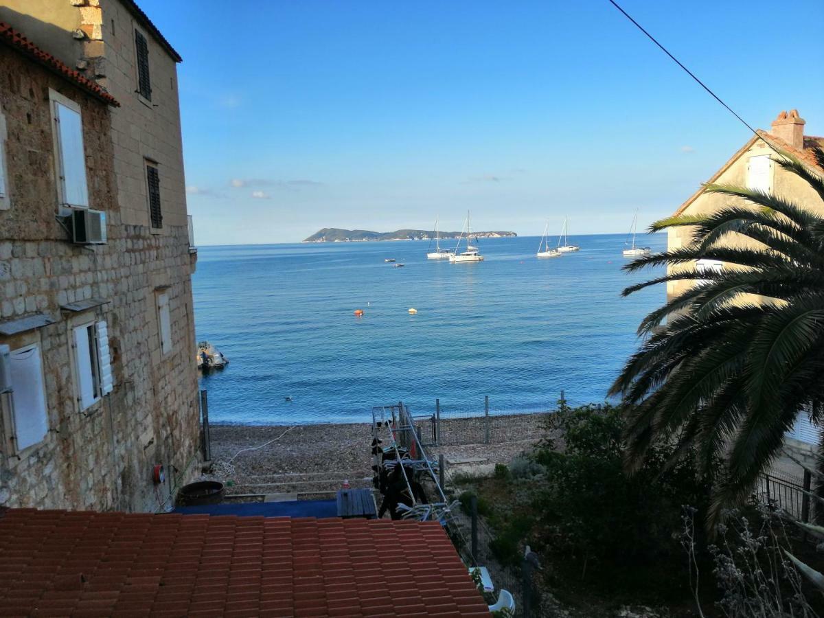 Apartments Picasso Komiža Extérieur photo